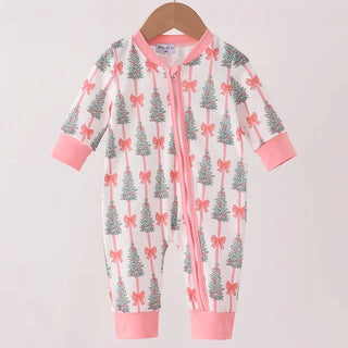 A baby long-sleeve footless one-piece sleeper with a pink zipper, featuring a white background with a pattern of green Christmas trees and pink bows, finished with solid pink cuffs and collar, hanging on a wooden hanger.